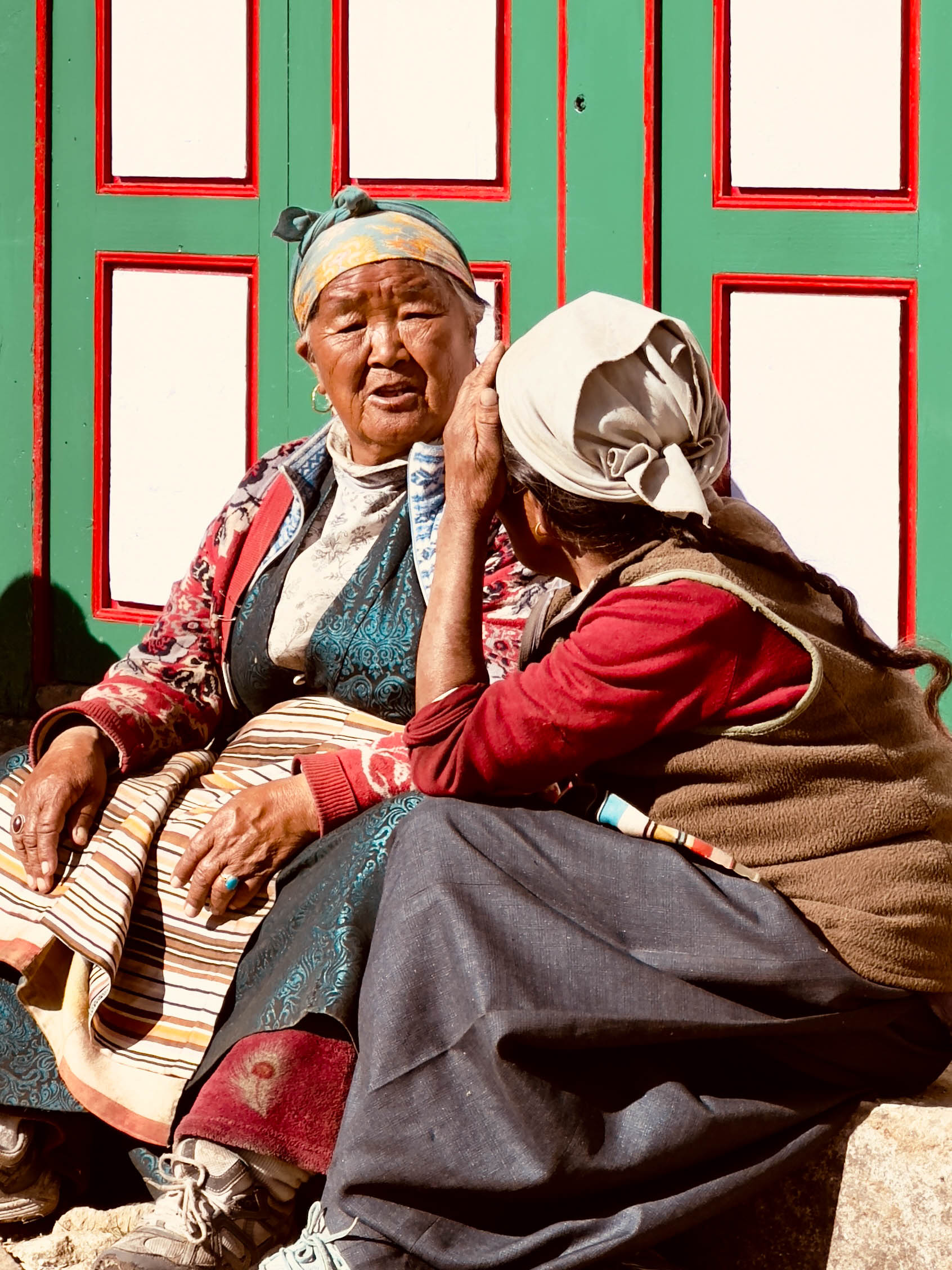 Namche Women Gossip on Steps 